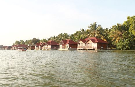 Kerala Cultural & Coastal Retreat